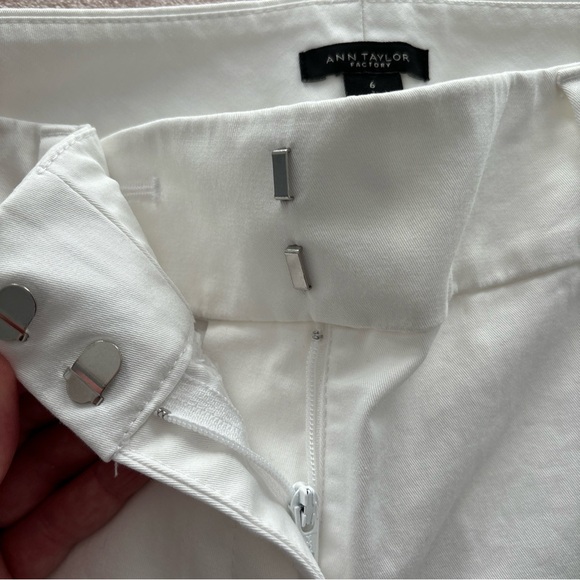 Ann Taylor women’s white capris pants size 6 - Picture 7 of 8